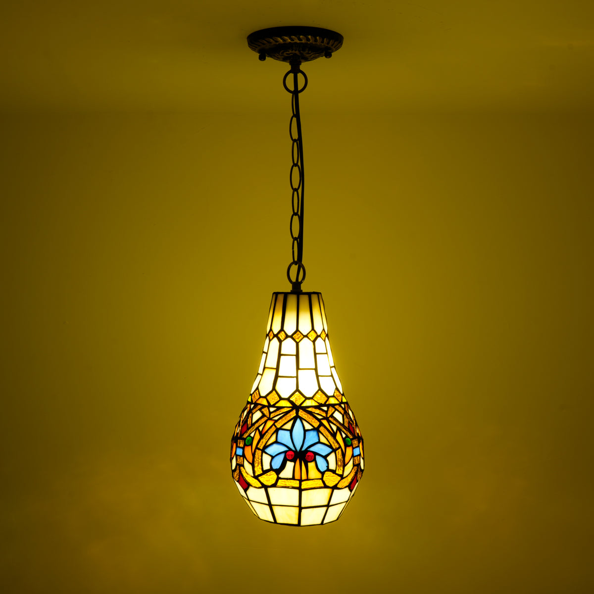PEN-005-031_love-beads-chandelier_08.jpg