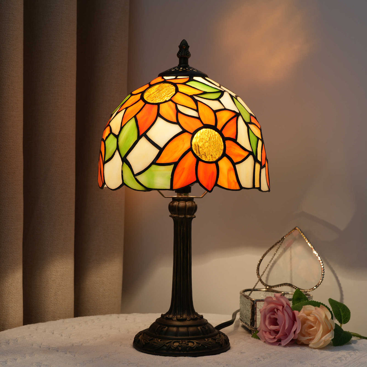 TBL-001-006_orange-sunflower-lamp_09.jpg