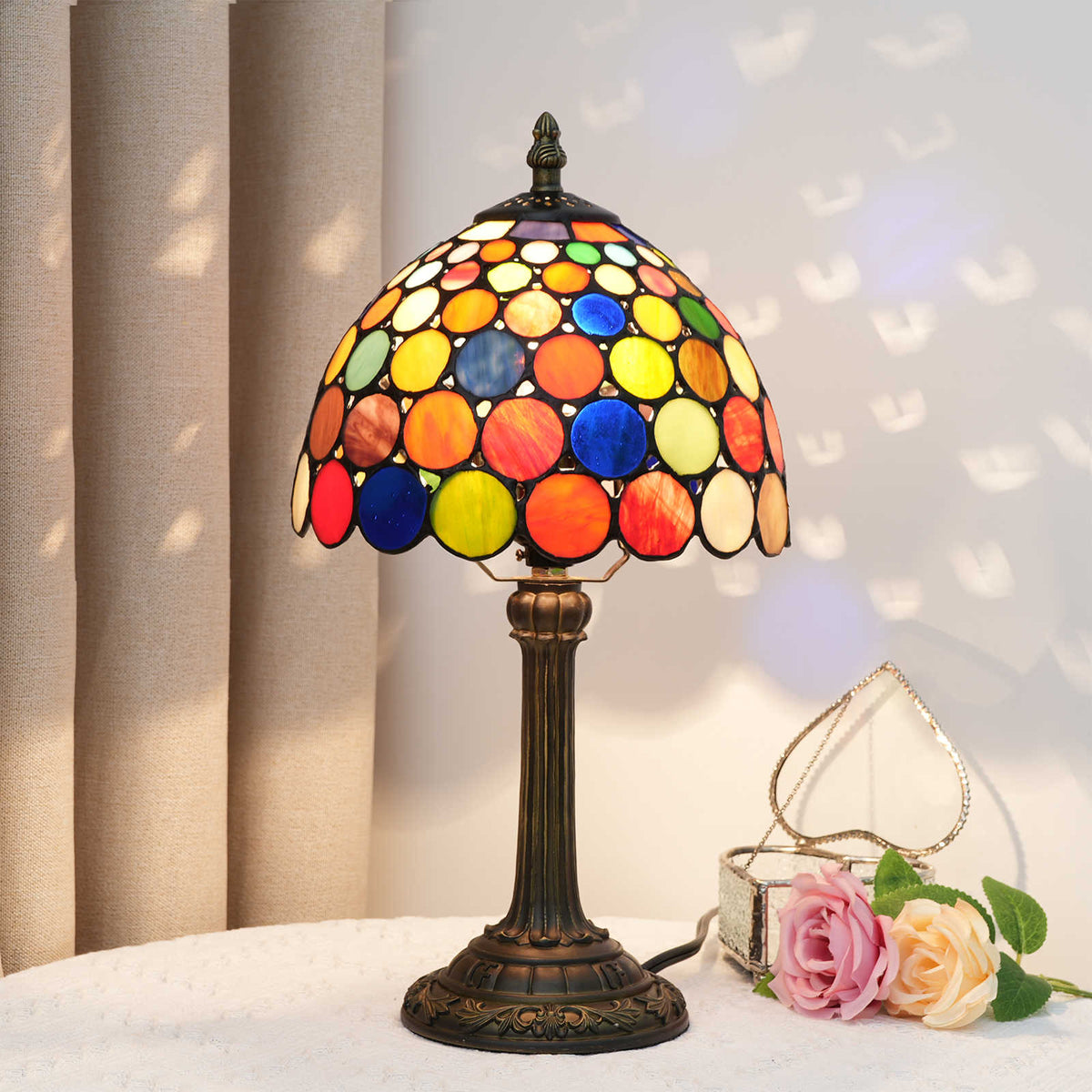 TBL-001-024_multicolored-round-lamp_01.jpg