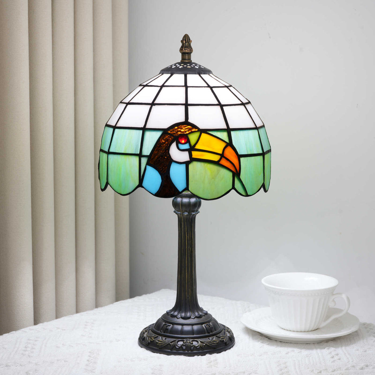 TBL-001-060_toucan-lamp_07.jpg