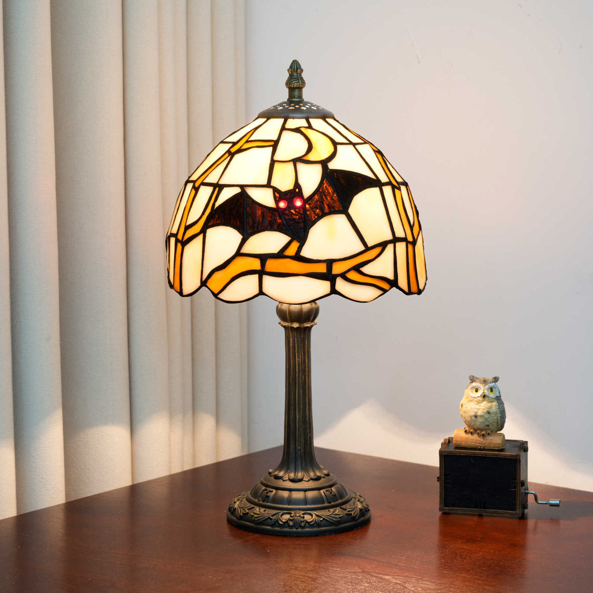 TBL-001-085_bat-and-moon-lamp_06.jpg
