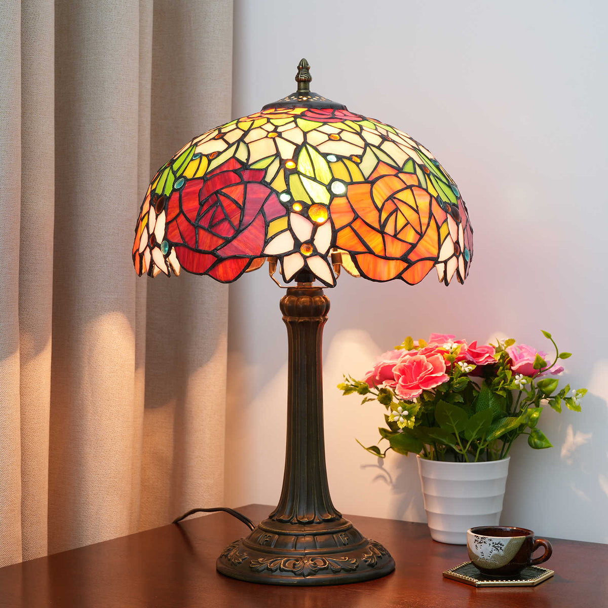 TBL-002-006_gorgeous-rose-lamp_05.jpg