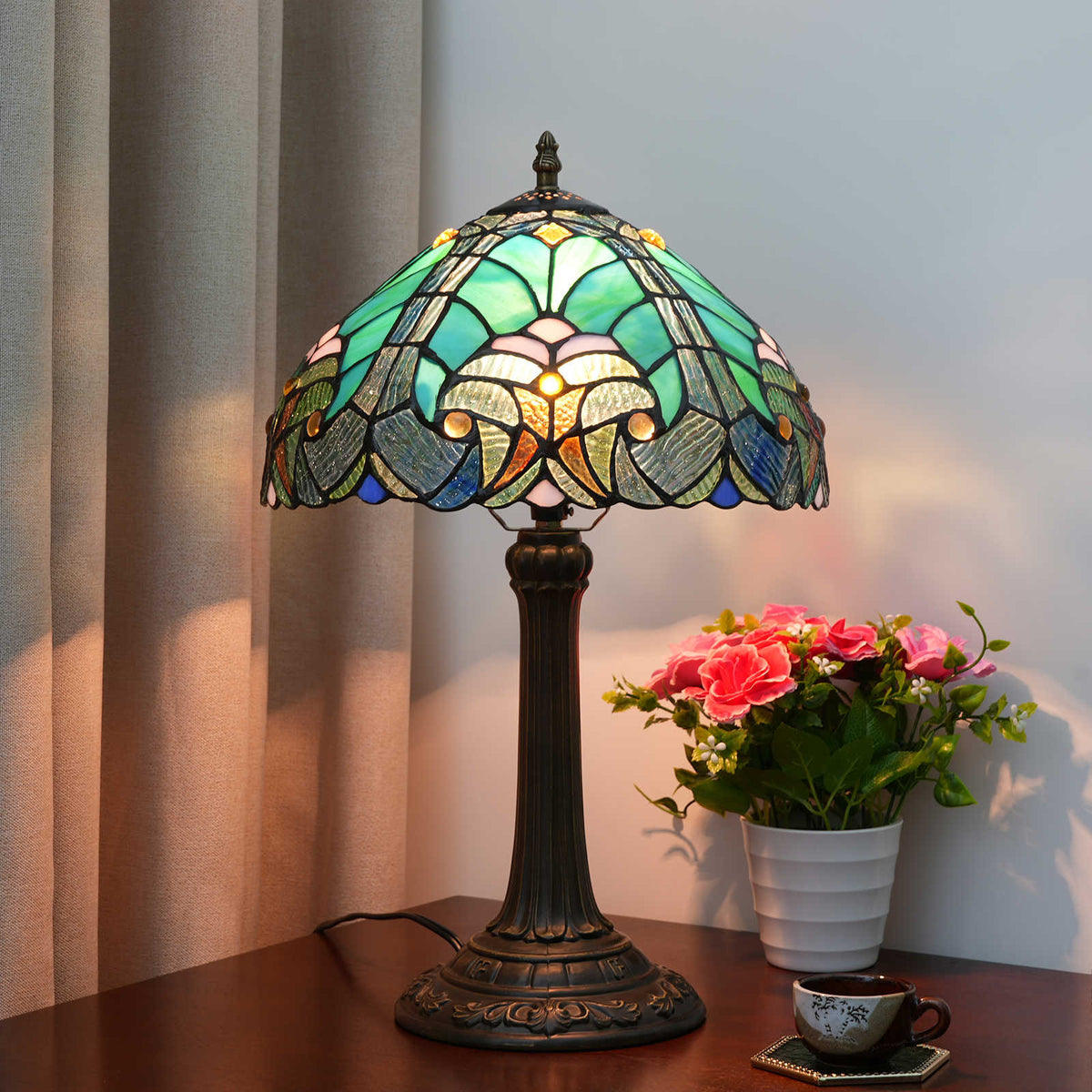 TBL-002-039_blue-spot-watermelon-skin-lamp_01.jpg