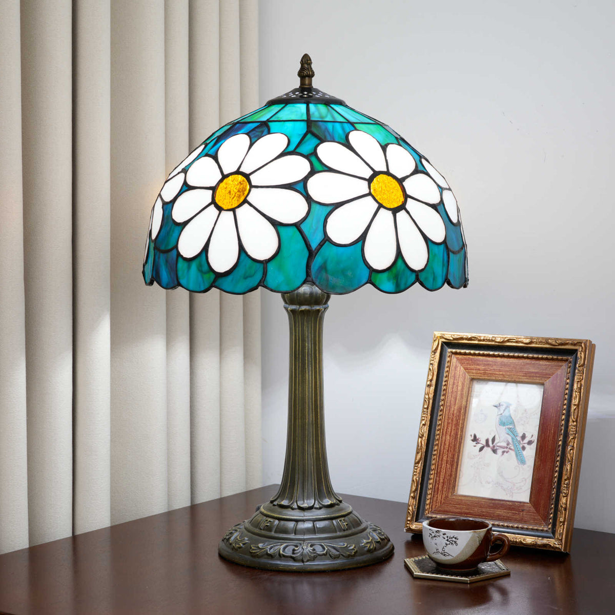 TBL-002-115_blue-white-daisy-lamp_04.jpg