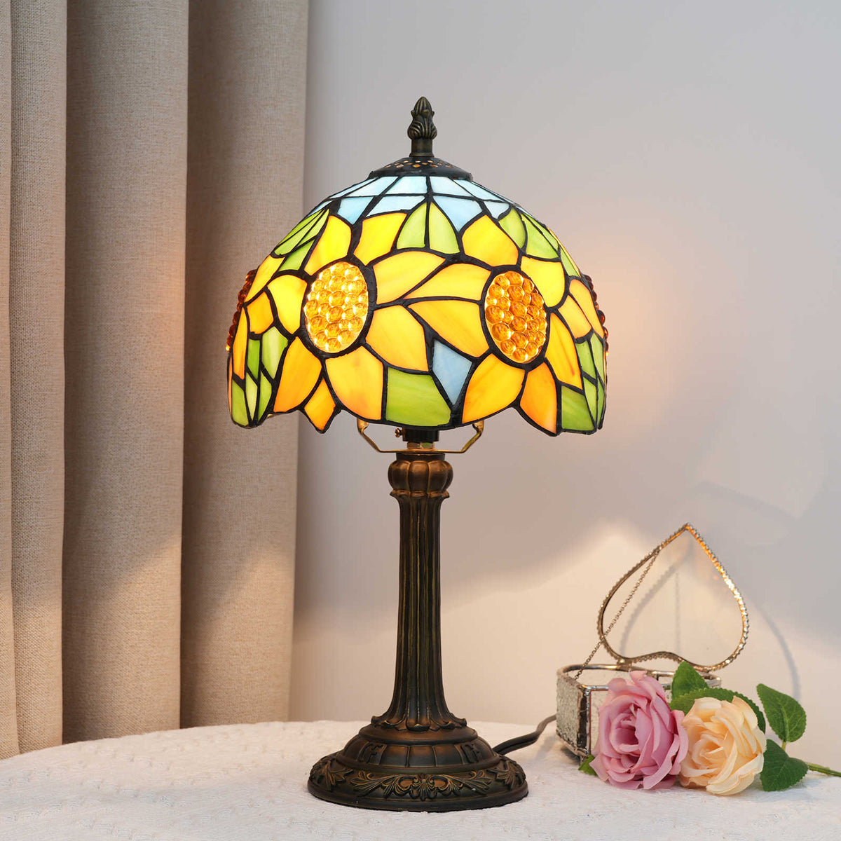 TBL-001-014_blue-sunflower-lamp_04.jpg