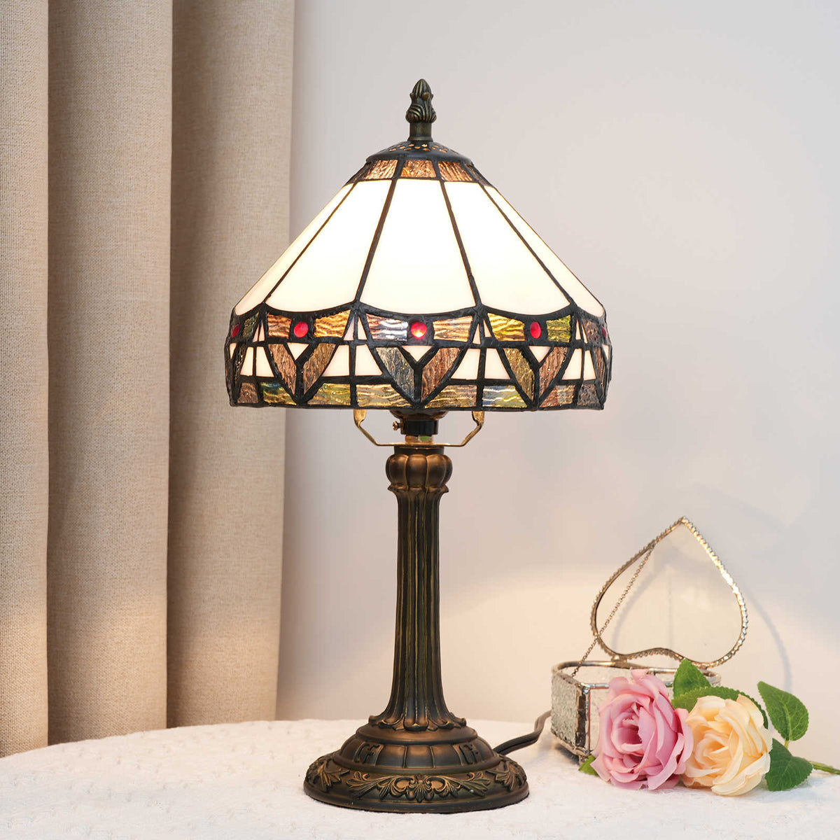 TBL-001-027_roman-minimalist-lamp_05.jpg
