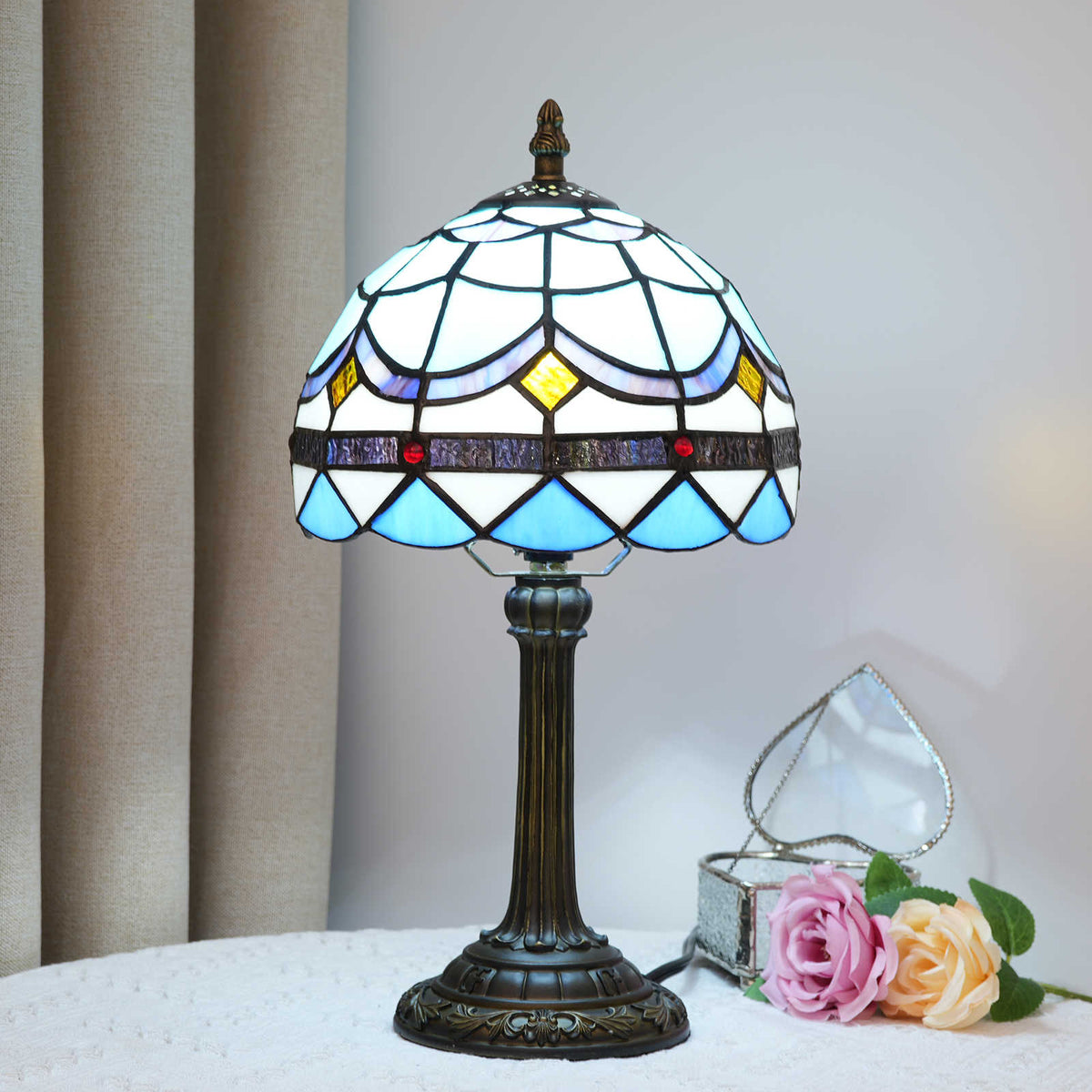 TBL-001-029_blue-feather-lamp_04.jpg