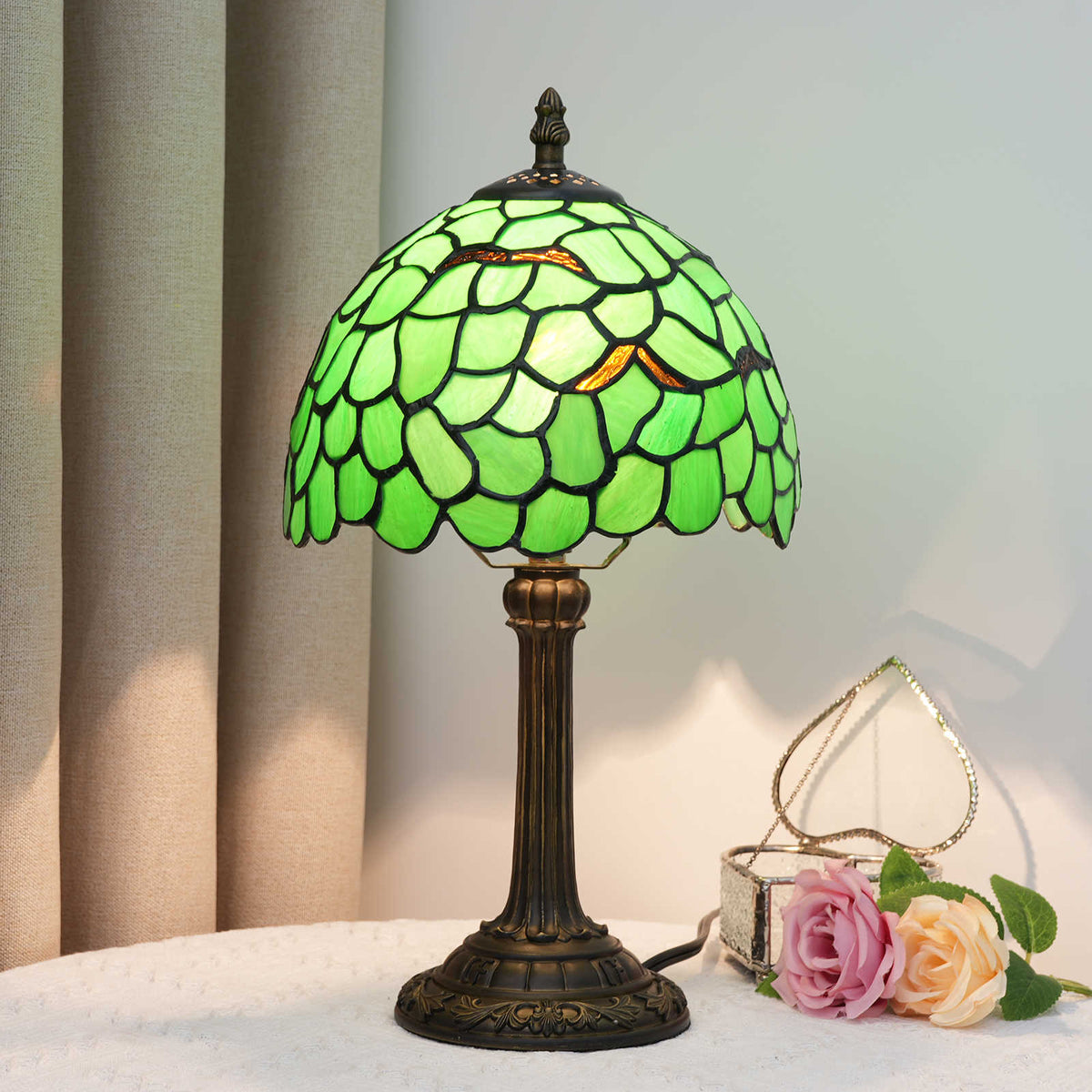 TBL-001-030_green-leaf-lamp_01.jpg