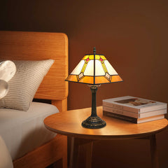 TBL-001-037_yellow-sword-square-lamp_05.jpg