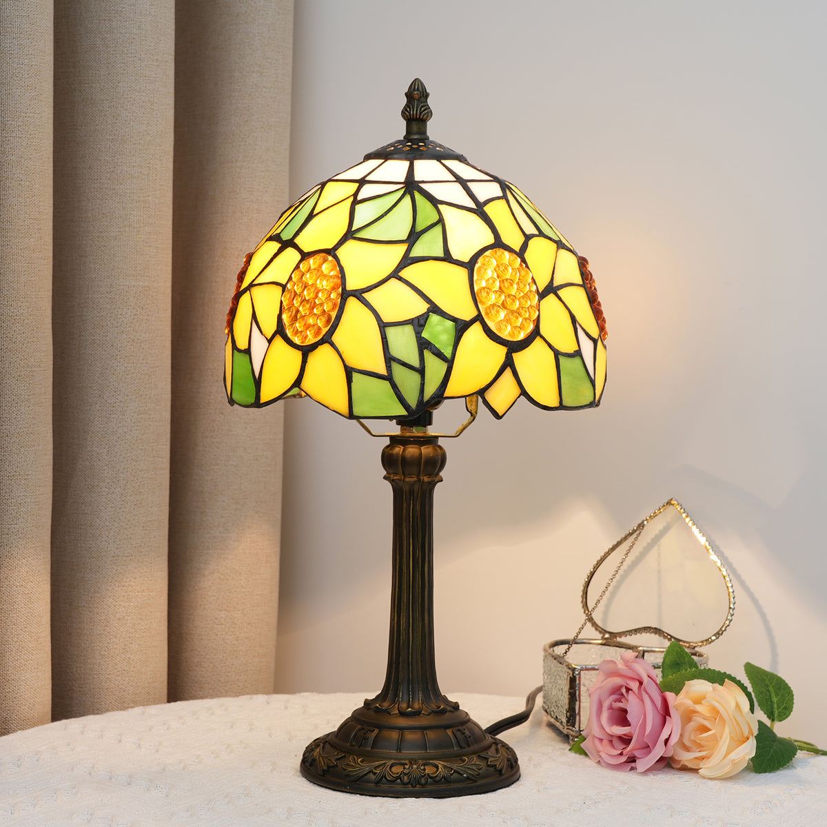 TBL-001-039_yellow-sunflower-lamp_06.jpg