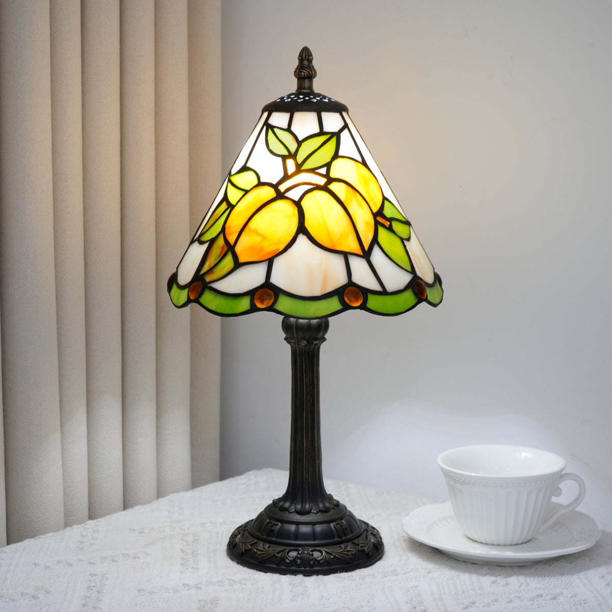 TBL-001-044_yellow-apricot-lamp_07.jpg