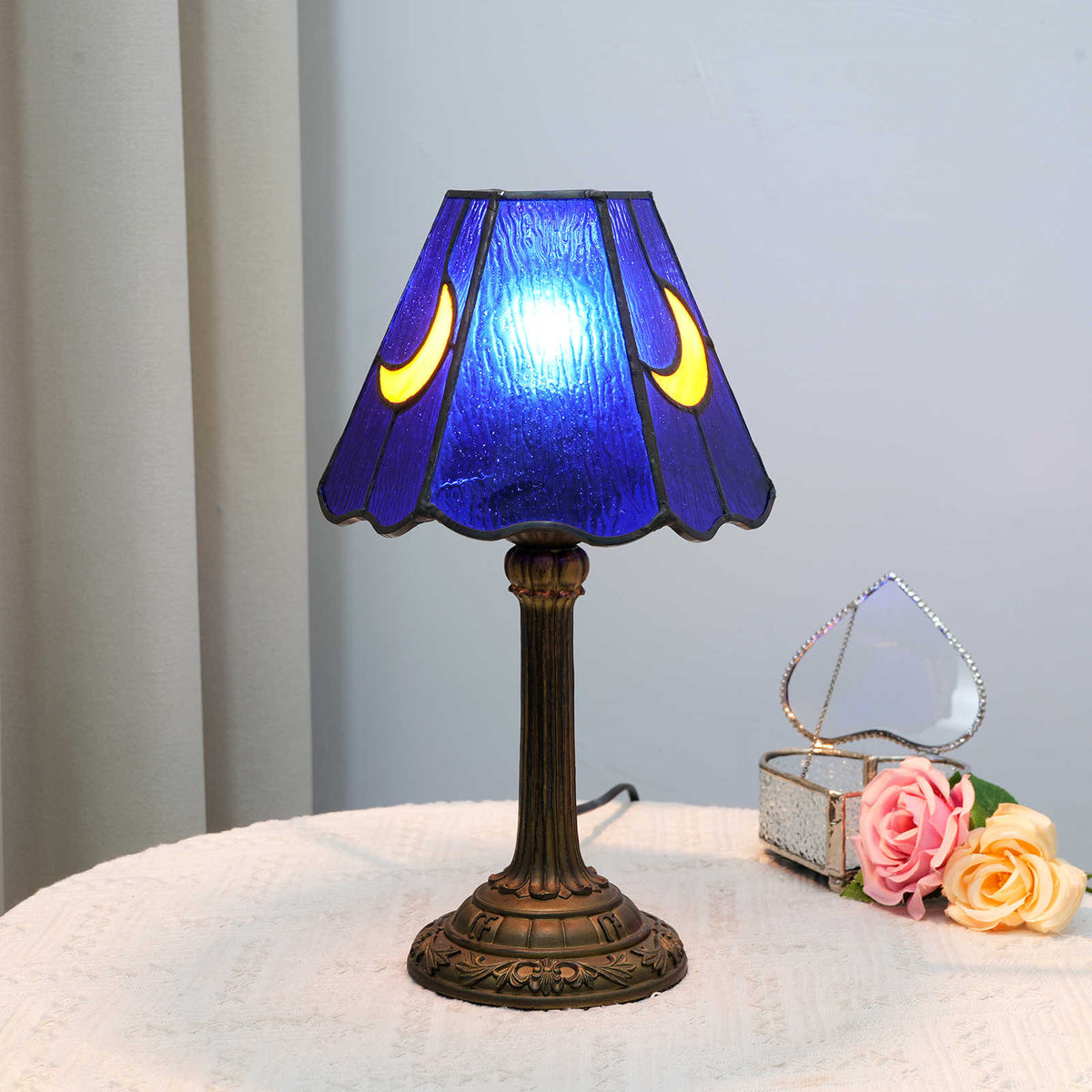 TBL-001-049_blue-moon-lamp_07.jpg