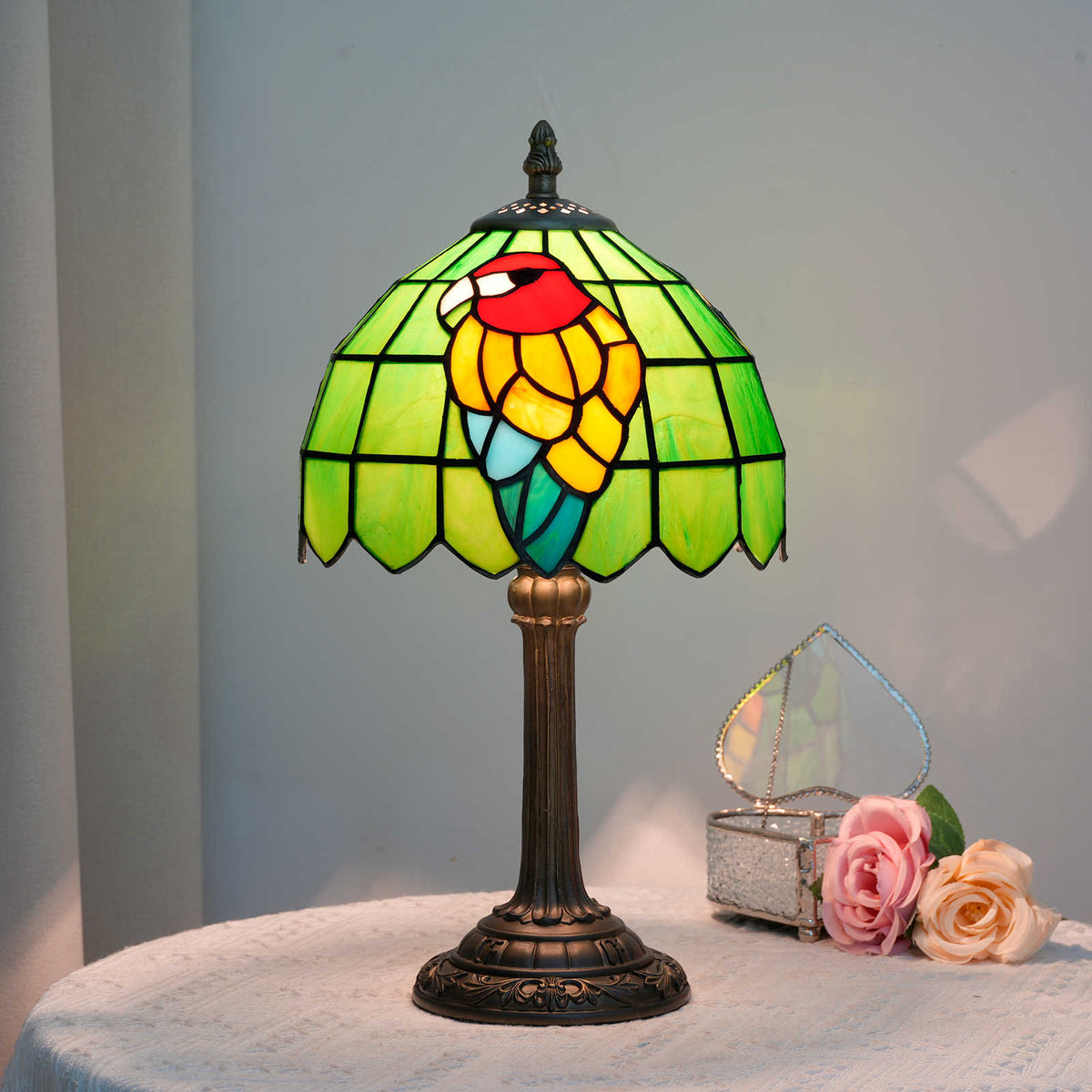 TBL-001-057_red-parrot-lamp_05.jpg