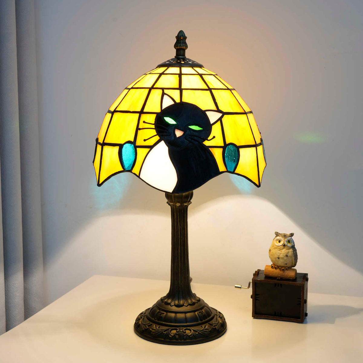 TBL-001-062_black-white-cat-lamp_09.jpg