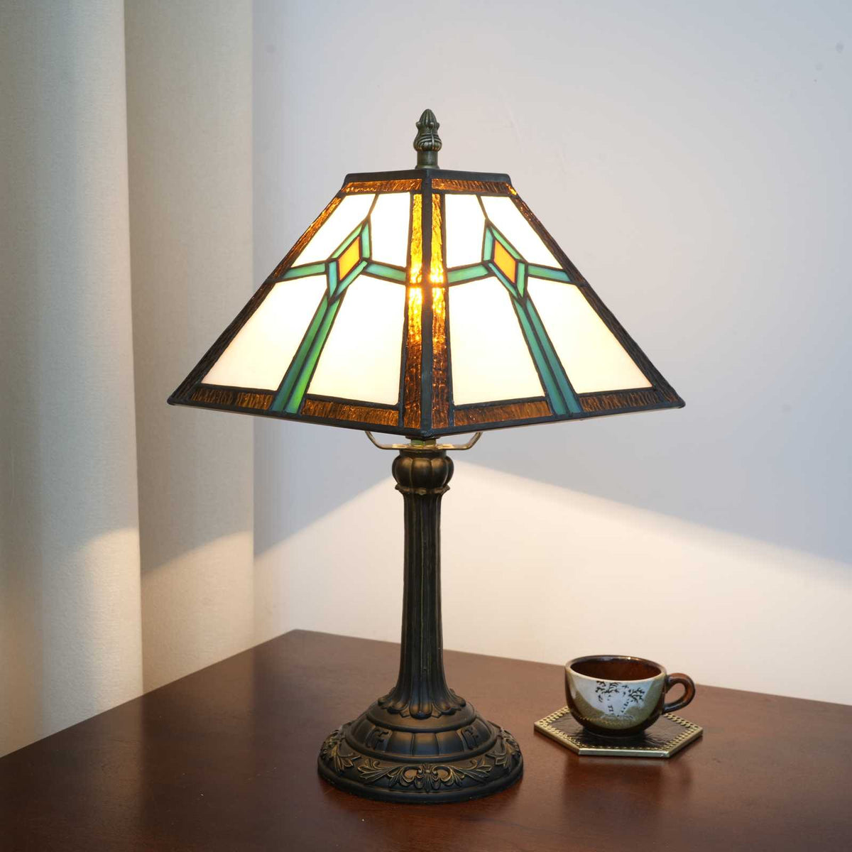 TBL-001-064_blue-sword-square-lamp_06.jpg