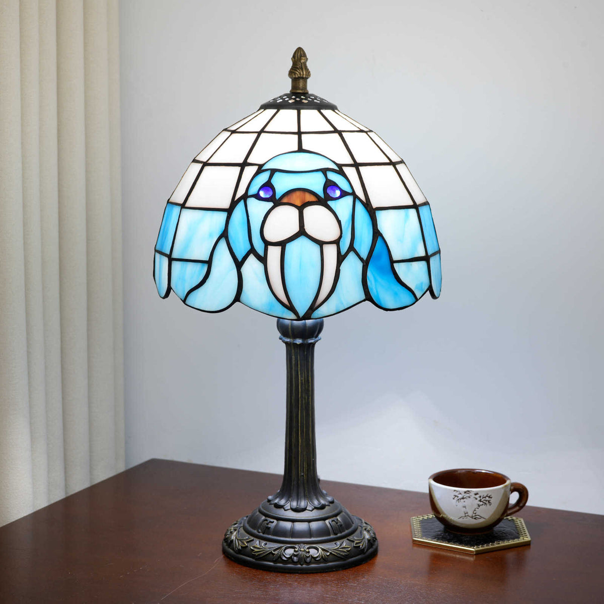 TBL-001-068_blue-white-sea-lion-lamp_08.jpg