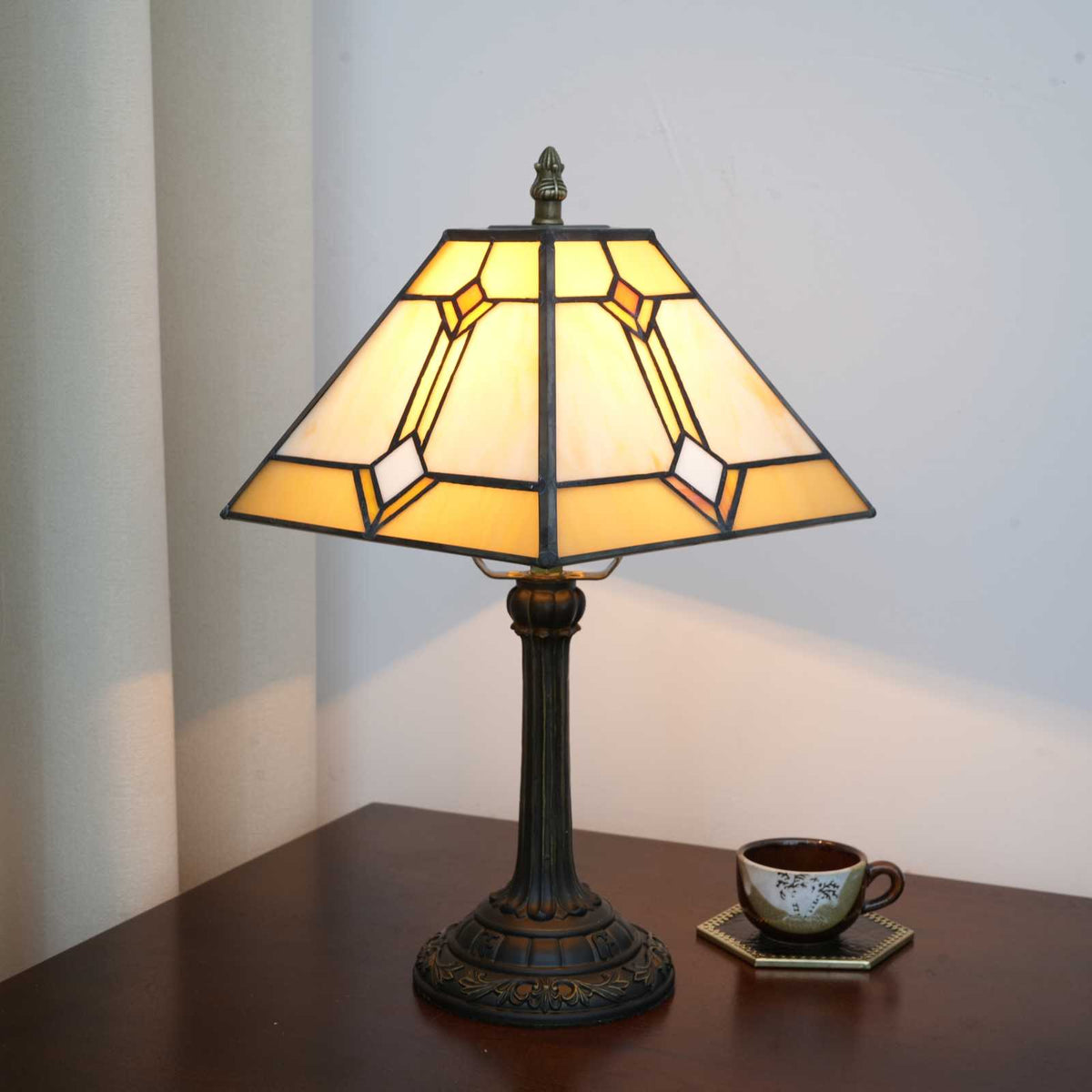 TBL-001-076_orange-sword-square-lamp_02.jpg