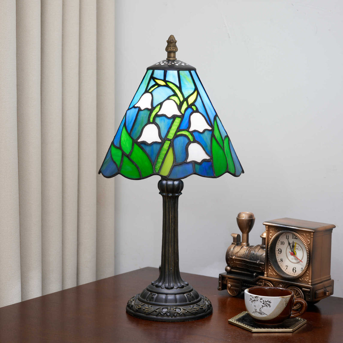 TBL-001-083_lily-of-the-valley-lamp_07.jpg
