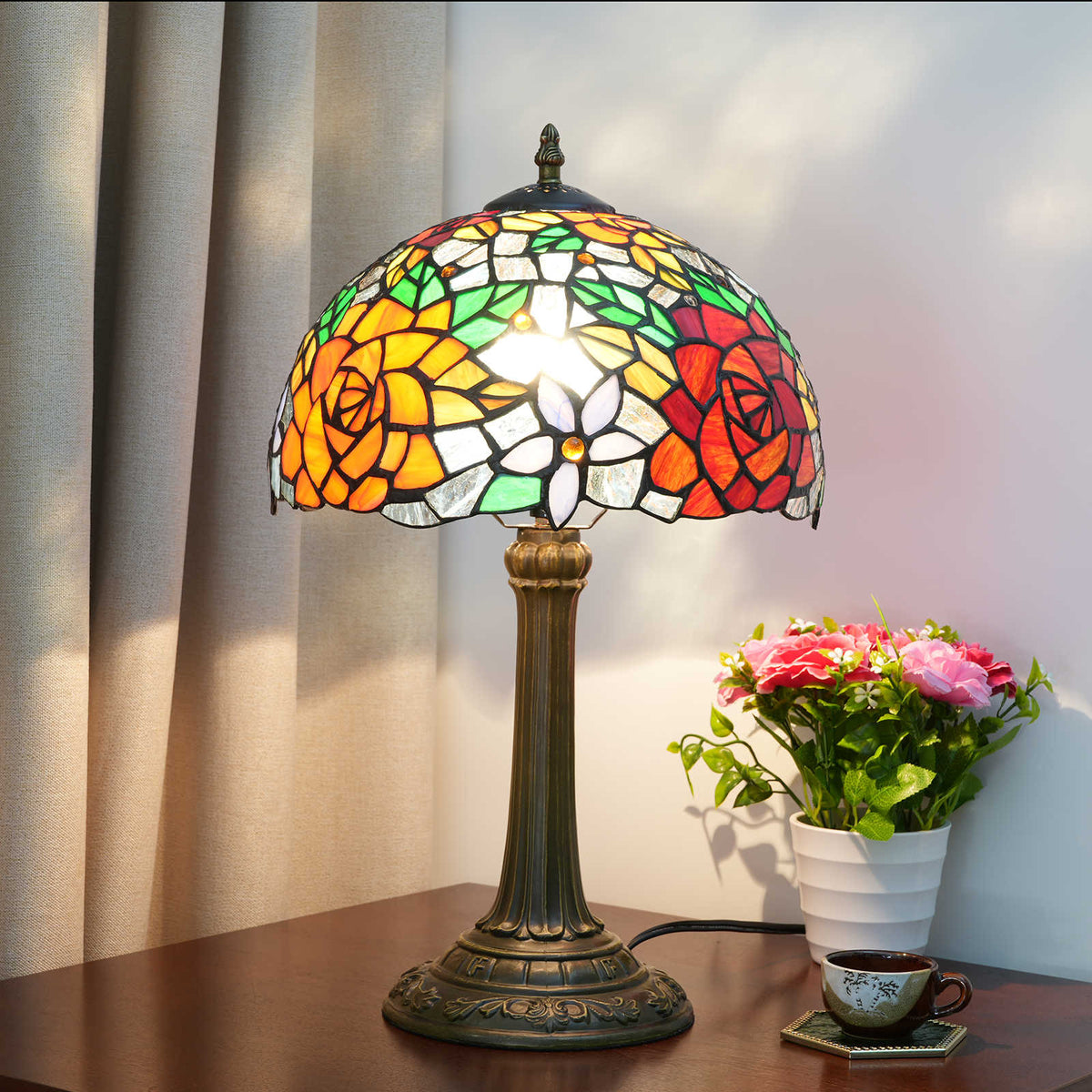 TBL-002-021_beautiful-rose-desk-lamp_02.jpg