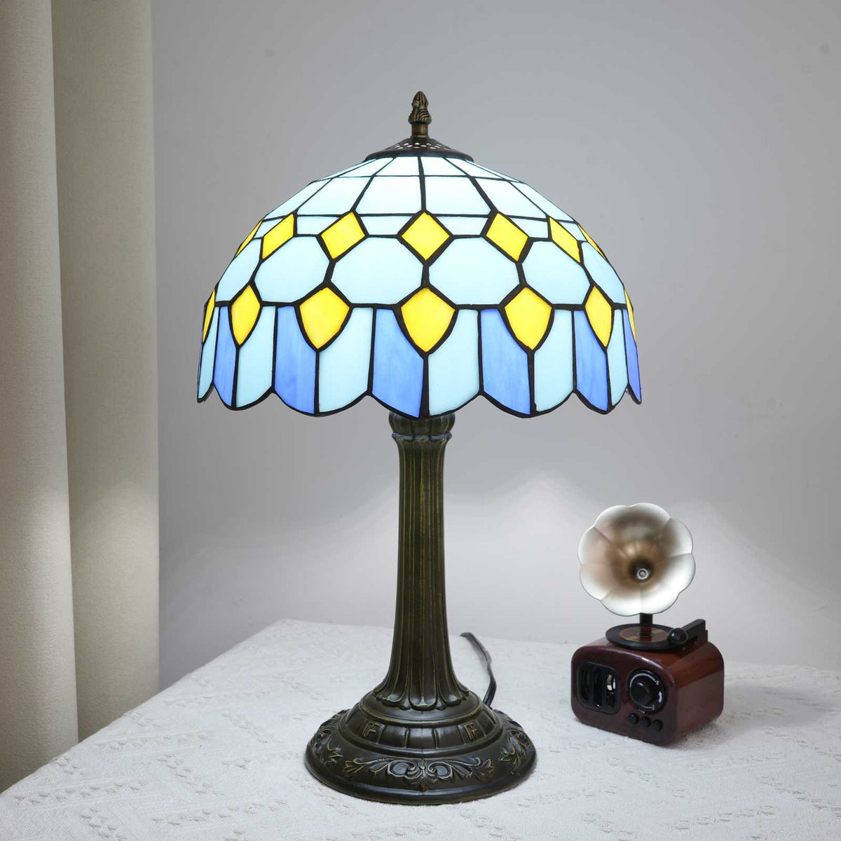 TBL-002-060_blue-yellow-checkered-lamp_05.jpg