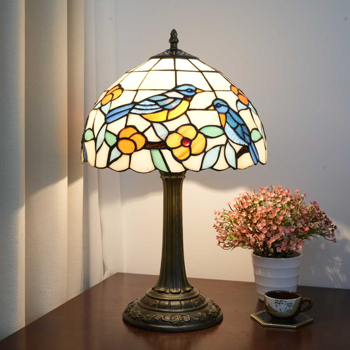 TBL-002-066_robin-plum-blossom-lamp_07.jpg