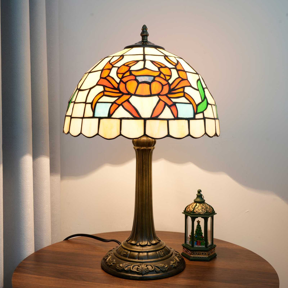 TBL-002-084_orange-crab-lamp_04.jpg