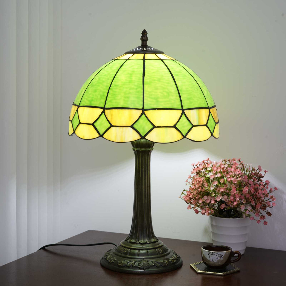 TBL-002-090_green-yellow-curved-lamp_02.jpg