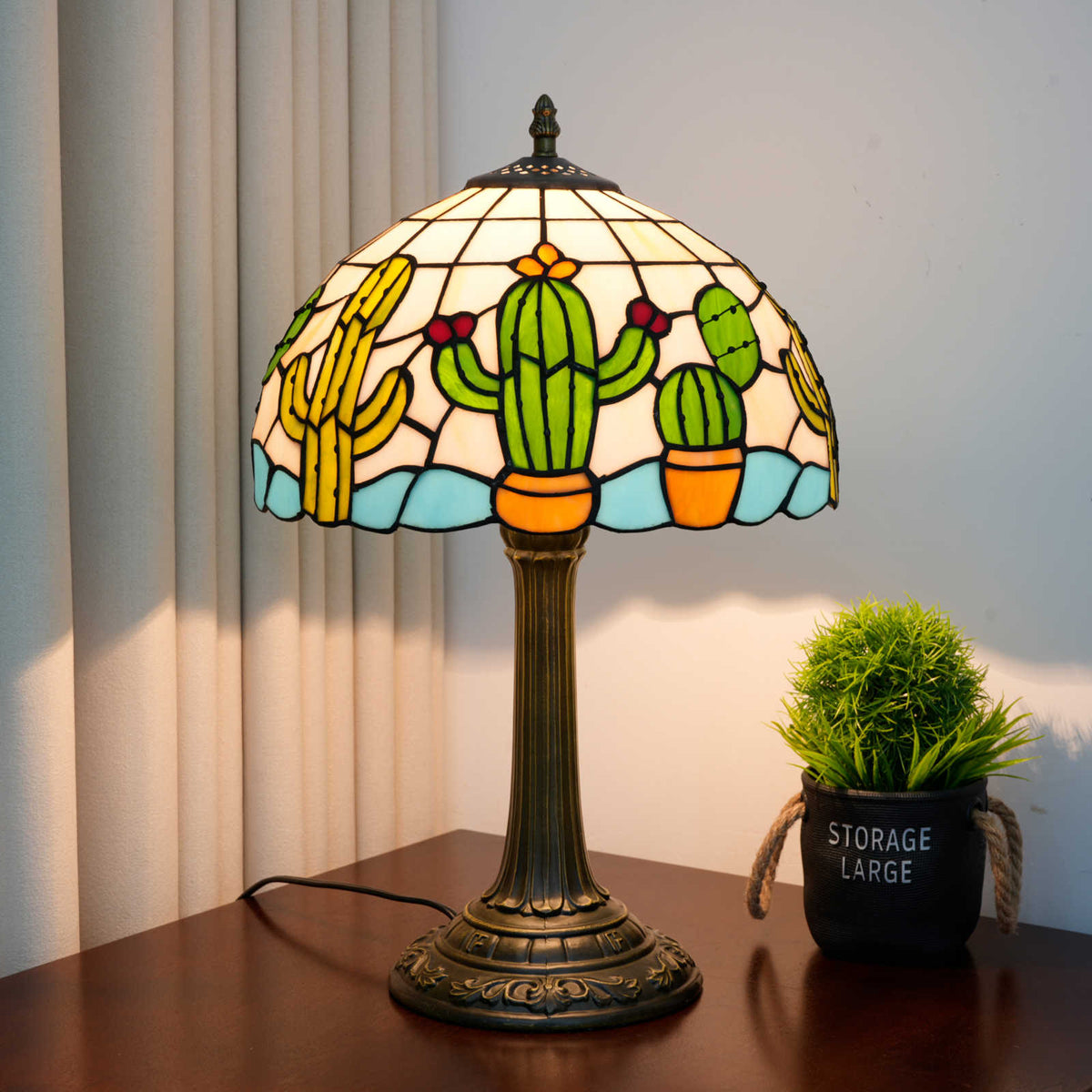 TBL-002-109_cactus-lamp_05.jpg