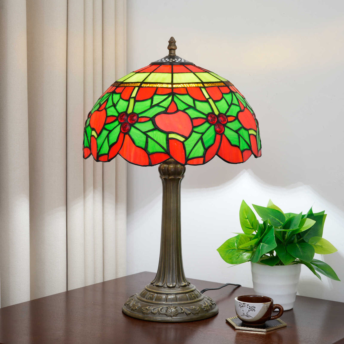 TBL-002-116_christmas-wintergreen-berry-lamp_09.jpg