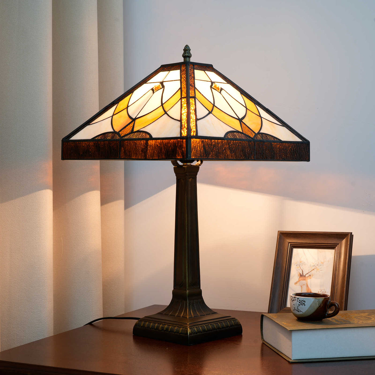 TBL-003-002_brown-square-lamp_05.jpg