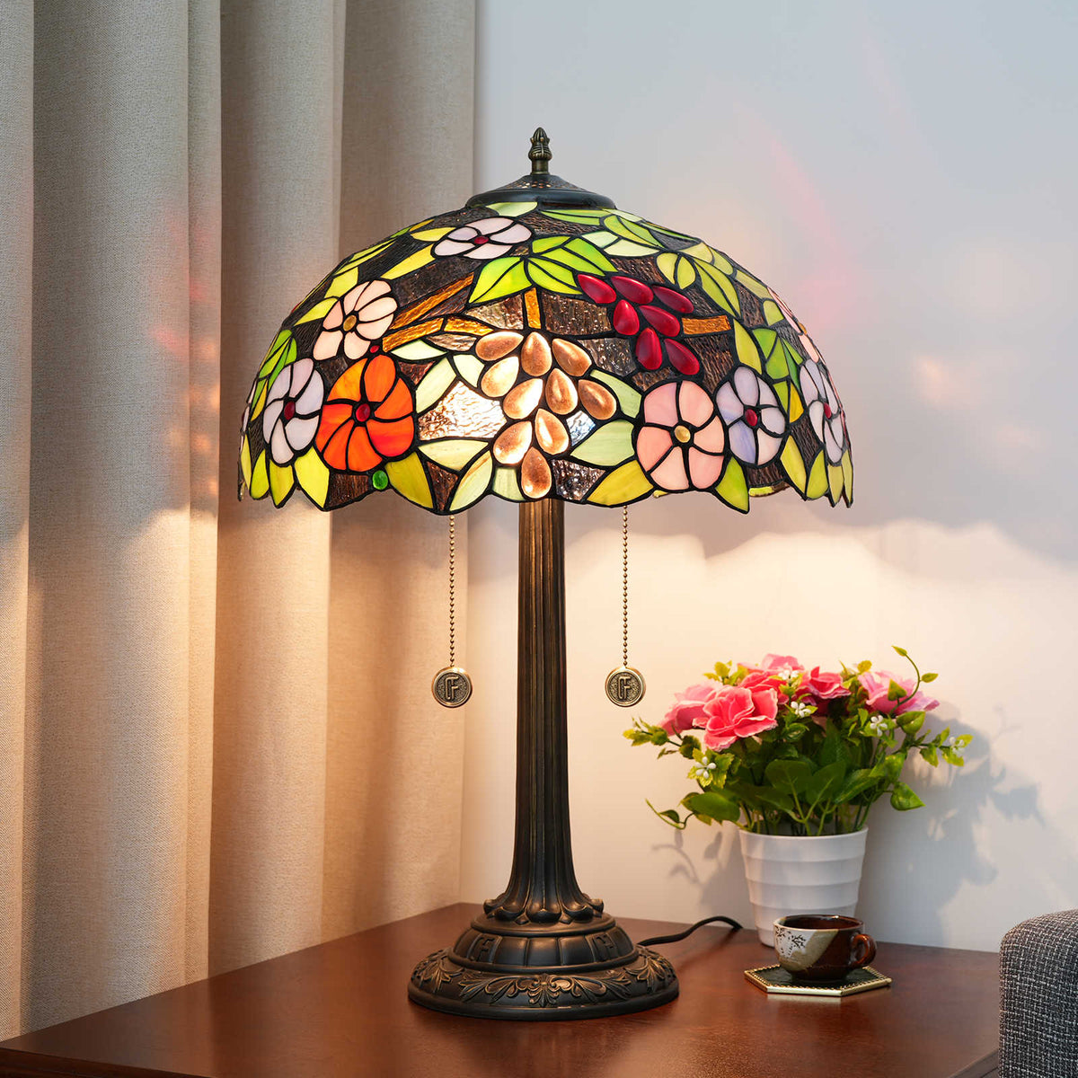 TBL-003-026_grape-flower-desk-lamp-green_03.jpg