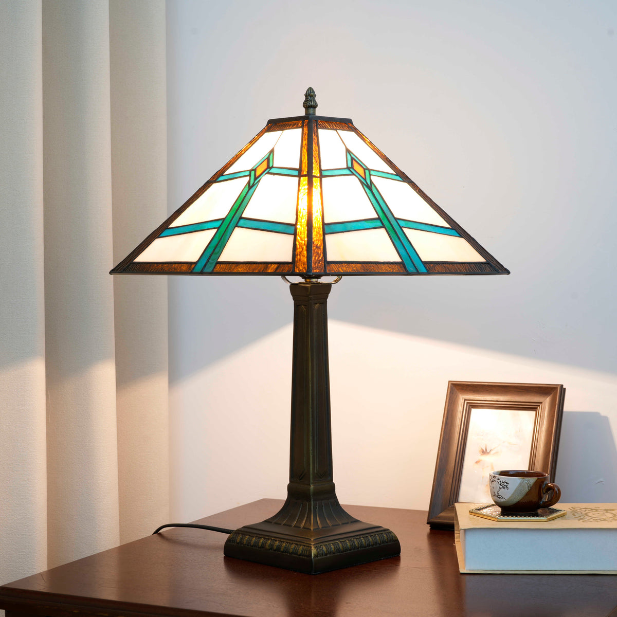 TBL-003-037_tea-green-square-desk-lamp_05.jpg